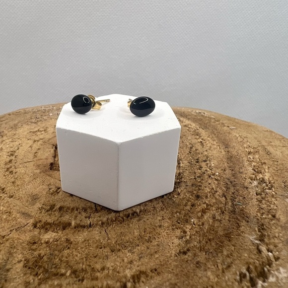 Earring‎ - Picture 3 of 4